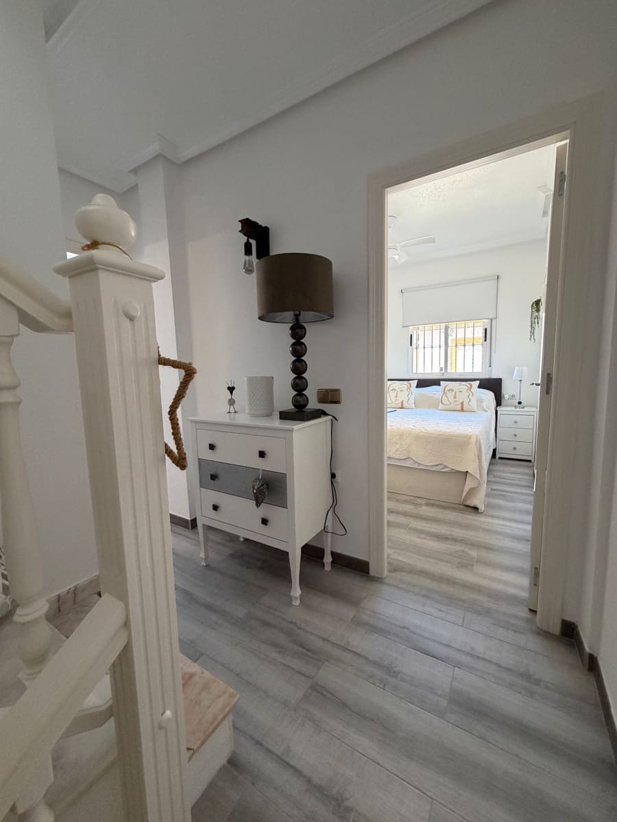 3 slaapkamer Halfvrijstaande villa te koop in Cabo Roig - € 260.000 (Ref: 9730178)