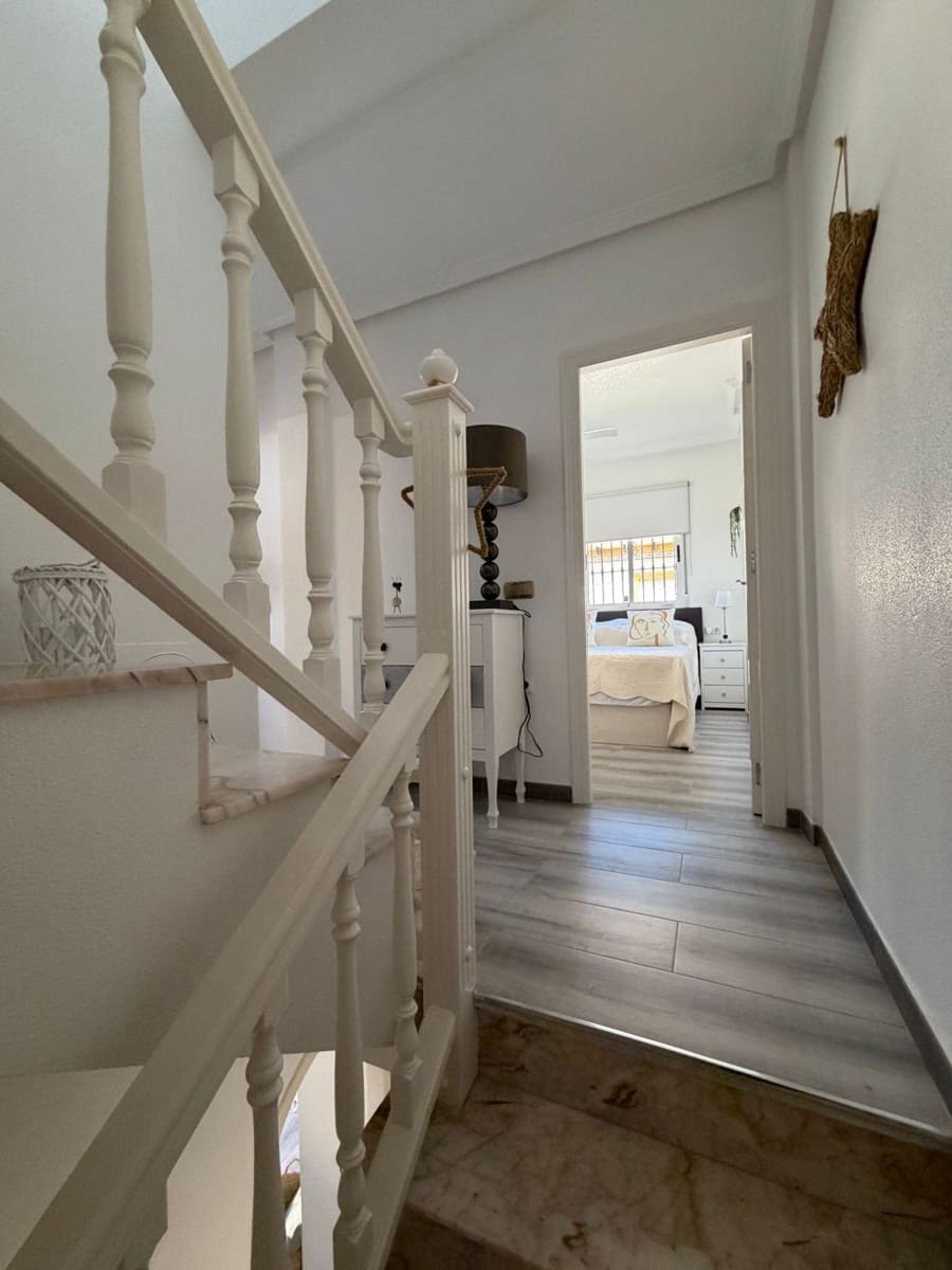 3 slaapkamer Halfvrijstaande villa te koop in Cabo Roig - € 260.000 (Ref: 9730178)