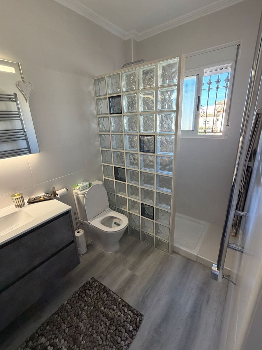 3 slaapkamer Halfvrijstaande villa te koop in Cabo Roig - € 260.000 (Ref: 9730178)