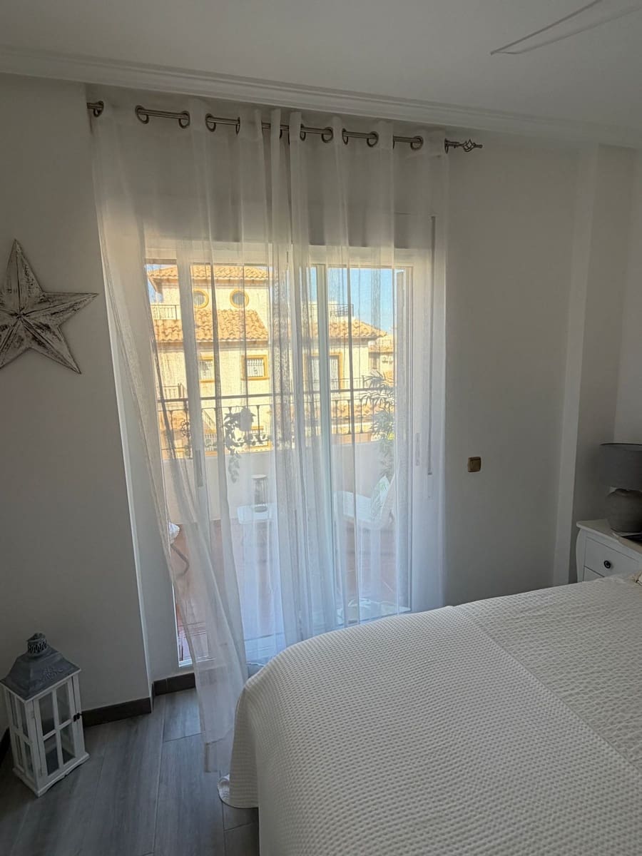 3 slaapkamer Halfvrijstaande villa te koop in Cabo Roig - € 260.000 (Ref: 9730178)