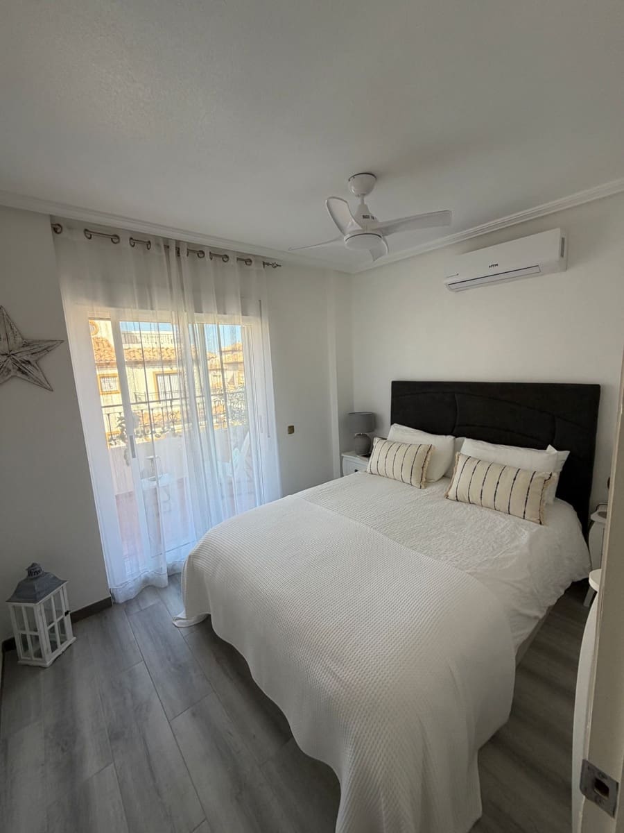 3 slaapkamer Halfvrijstaande villa te koop in Cabo Roig - € 260.000 (Ref: 9730178)