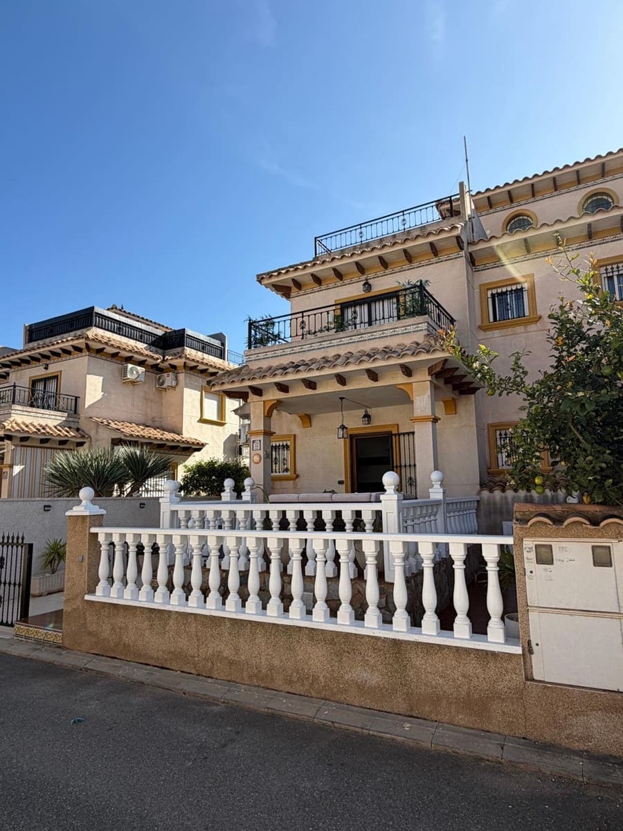 3 slaapkamer Halfvrijstaande villa te koop in Cabo Roig - € 260.000 (Ref: 9730178)