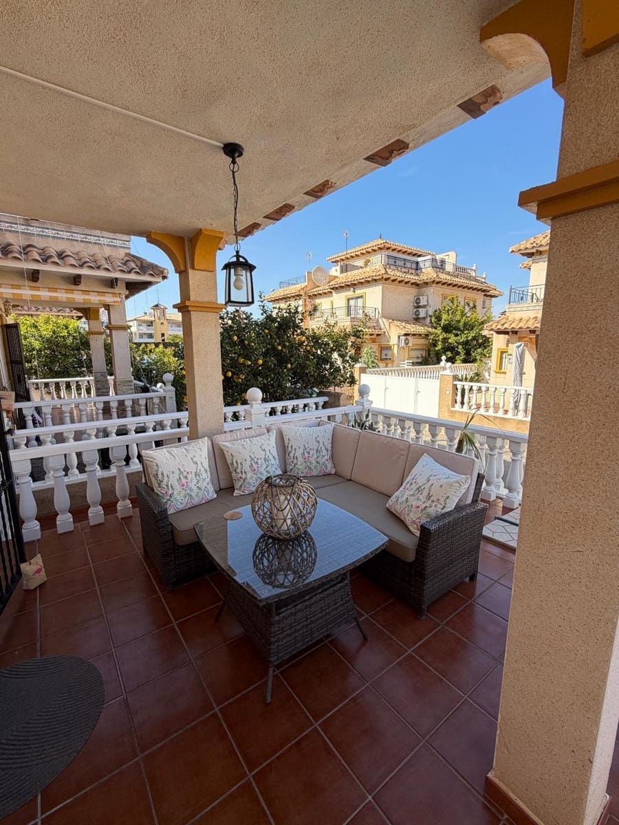 3 slaapkamer Halfvrijstaande villa te koop in Cabo Roig - € 260.000 (Ref: 9730178)