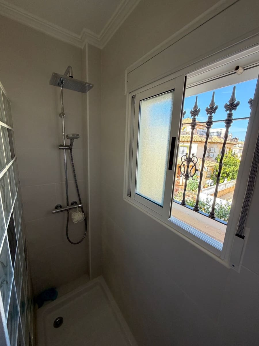 3 slaapkamer Halfvrijstaande villa te koop in Cabo Roig - € 260.000 (Ref: 9730178)