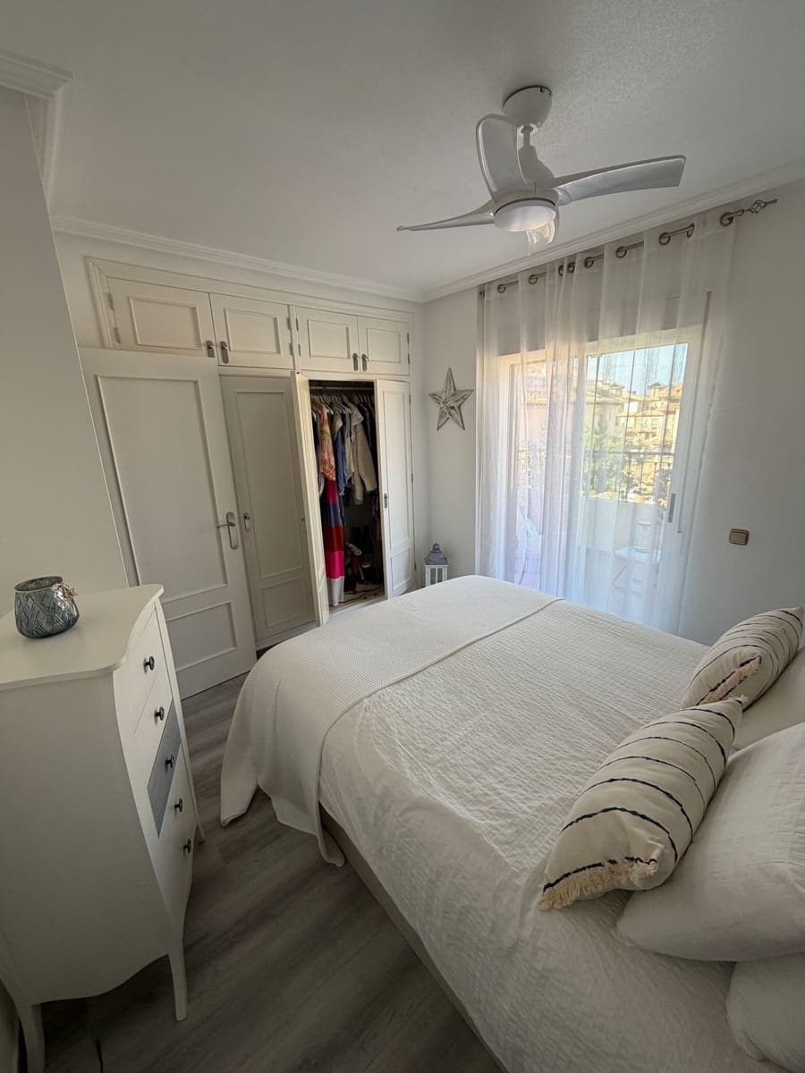 3 slaapkamer Halfvrijstaande villa te koop in Cabo Roig - € 260.000 (Ref: 9730178)