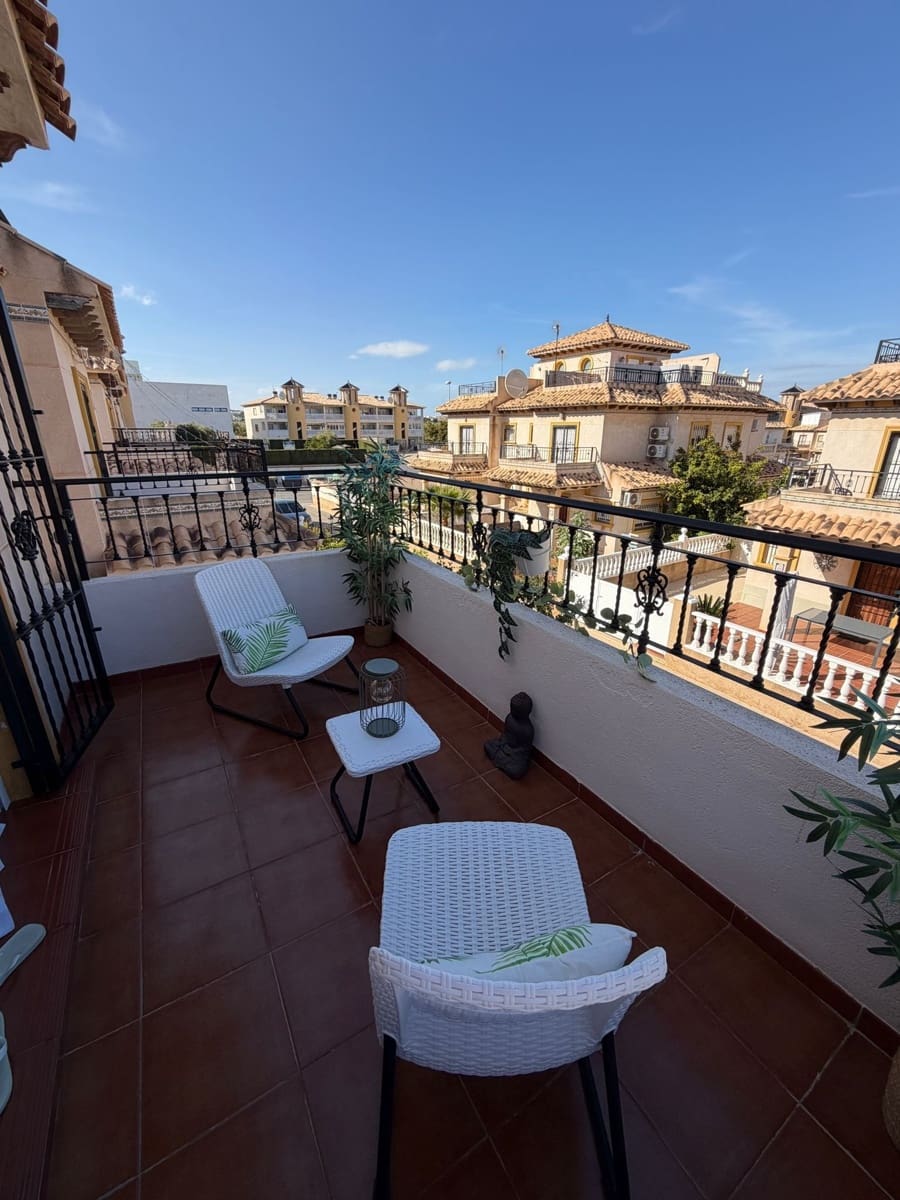 3 slaapkamer Halfvrijstaande villa te koop in Cabo Roig - € 260.000 (Ref: 9730178)