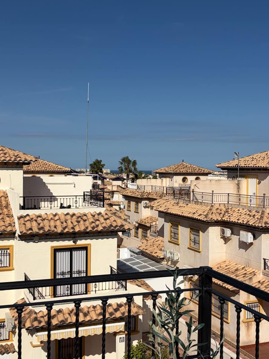 3 slaapkamer Halfvrijstaande villa te koop in Cabo Roig - € 260.000 (Ref: 9730178)
