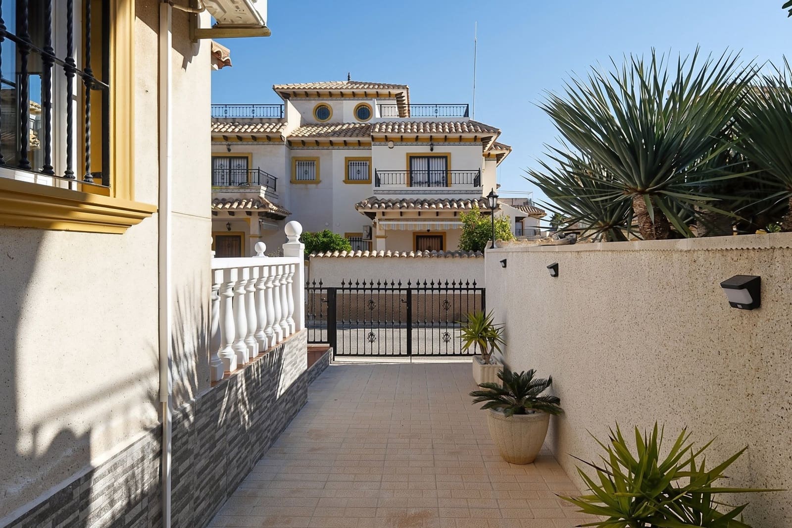 3 bedroom Semi-detached Villa for sale in Cabo Roig - € 260,000 (Ref: 9730178)