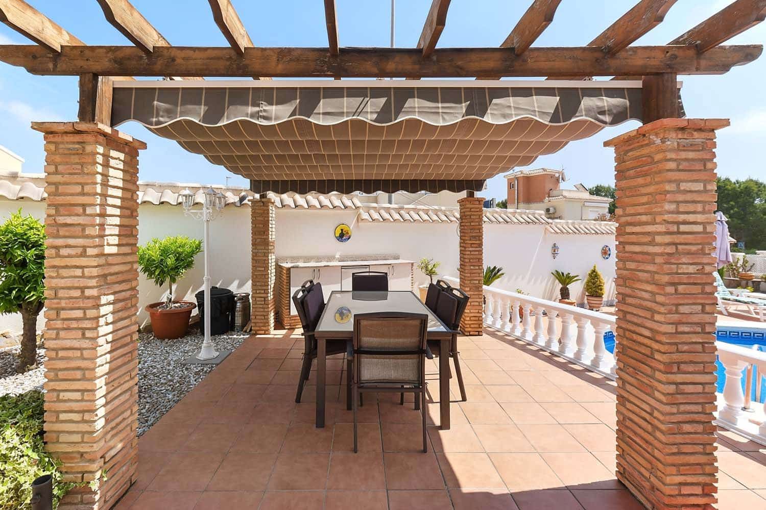 4 Zimmer Villa zu verkaufen in Pinar de Campoverde mit Pool - 329.950 € (Ref: 9814615)