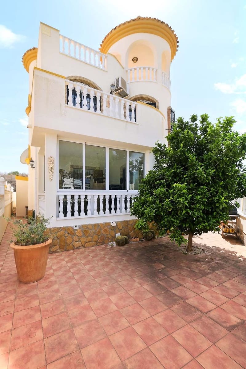 3 bedroom Villa for sale in Pinar de Campoverde with pool - € 290,000 (Ref: 9844651)