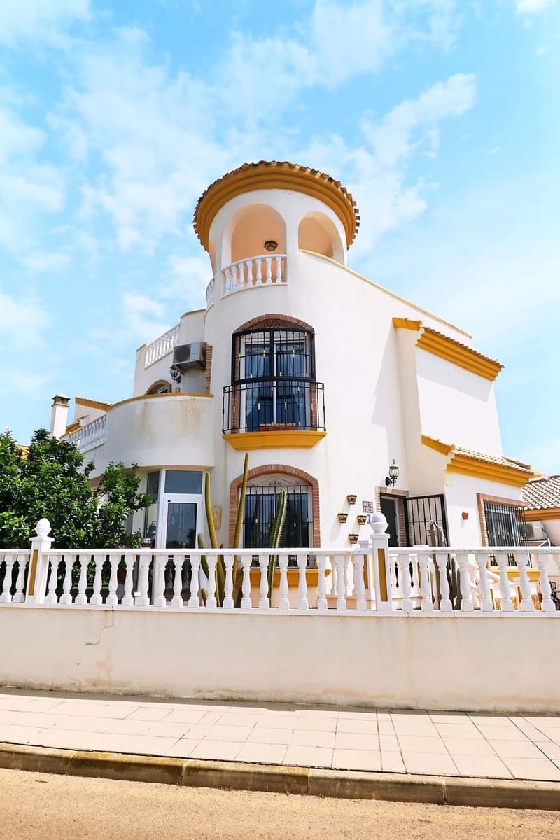 3 bedroom Villa for sale in Pinar de Campoverde with pool - € 290,000 (Ref: 9844651)