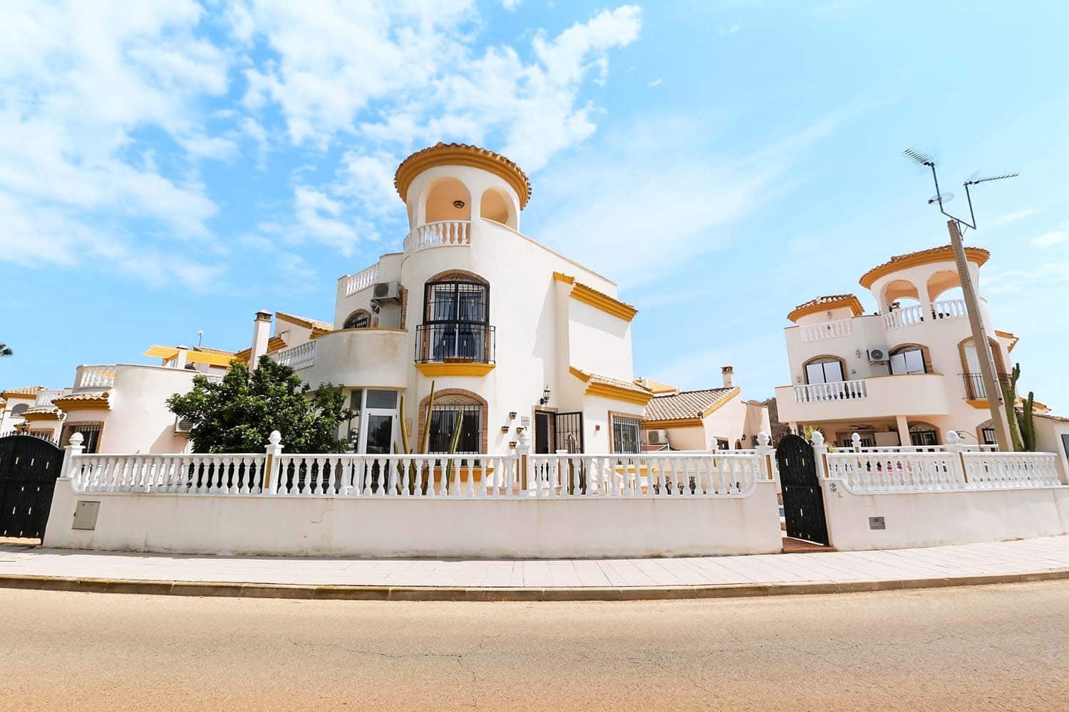 3 bedroom Villa for sale in Pinar de Campoverde with pool - € 290,000 (Ref: 9844651)