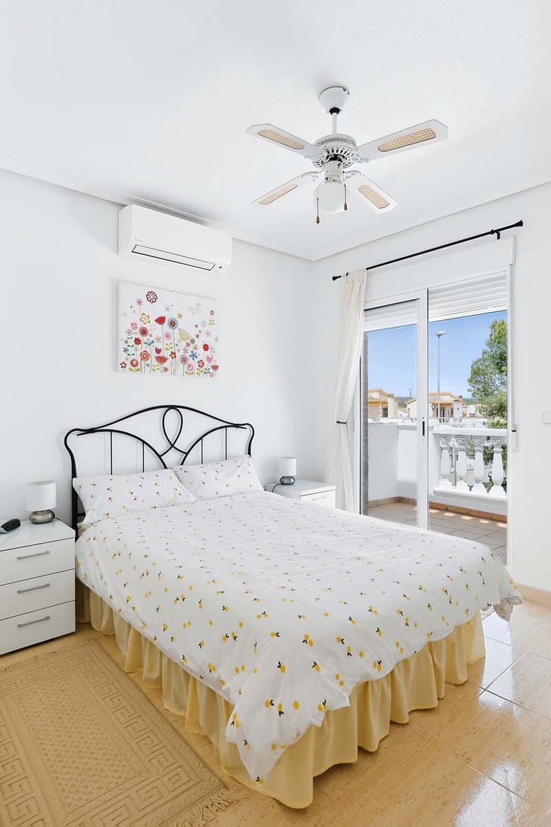 3 bedroom Villa for sale in Pinar de Campoverde with pool - € 320,000 (Ref: 9850370)