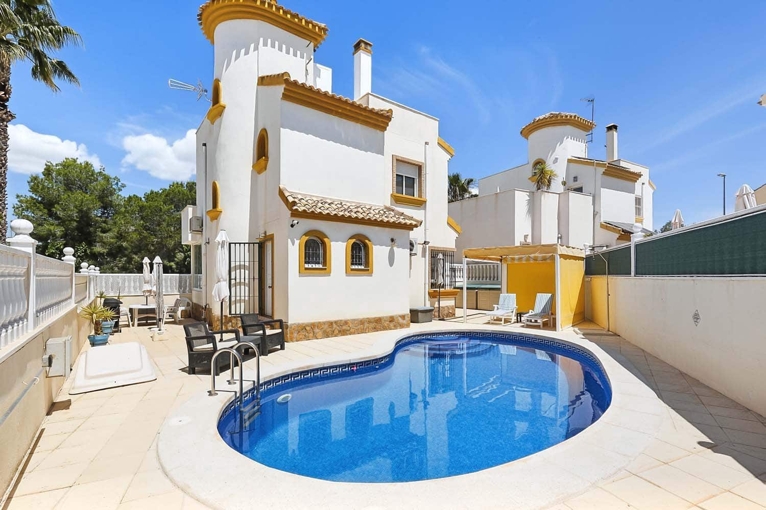 3 bedroom Villa for sale in Pinar de Campoverde with pool - € 320,000 (Ref: 9850370)