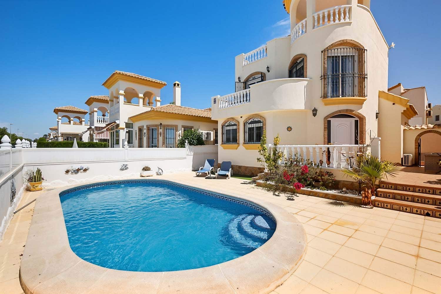 2 bedroom Villa for sale in Pinar de Campoverde with pool - € 299,500 (Ref: 9858276)