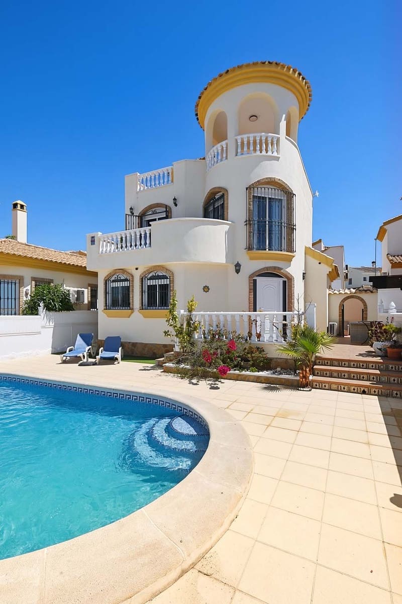 2 bedroom Villa for sale in Pinar de Campoverde with pool - € 299,500 (Ref: 9858276)