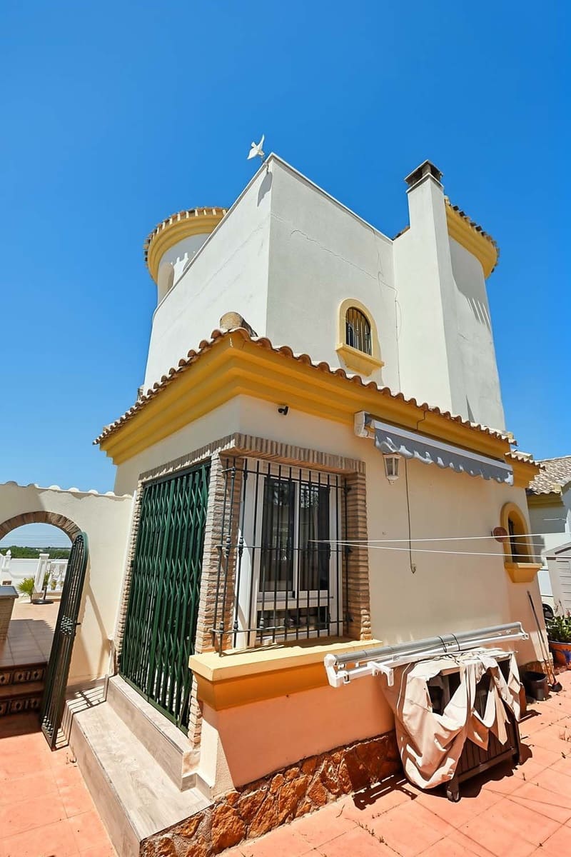2 bedroom Villa for sale in Pinar de Campoverde with pool - € 299,500 (Ref: 9858276)