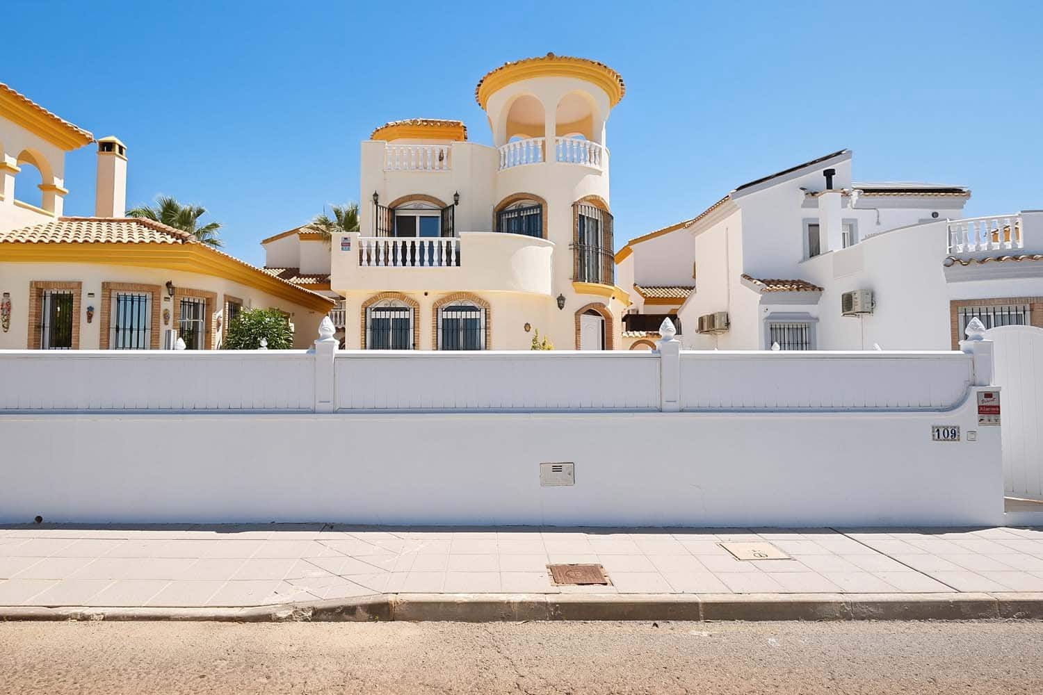 2 bedroom Villa for sale in Pinar de Campoverde with pool - € 299,500 (Ref: 9858276)