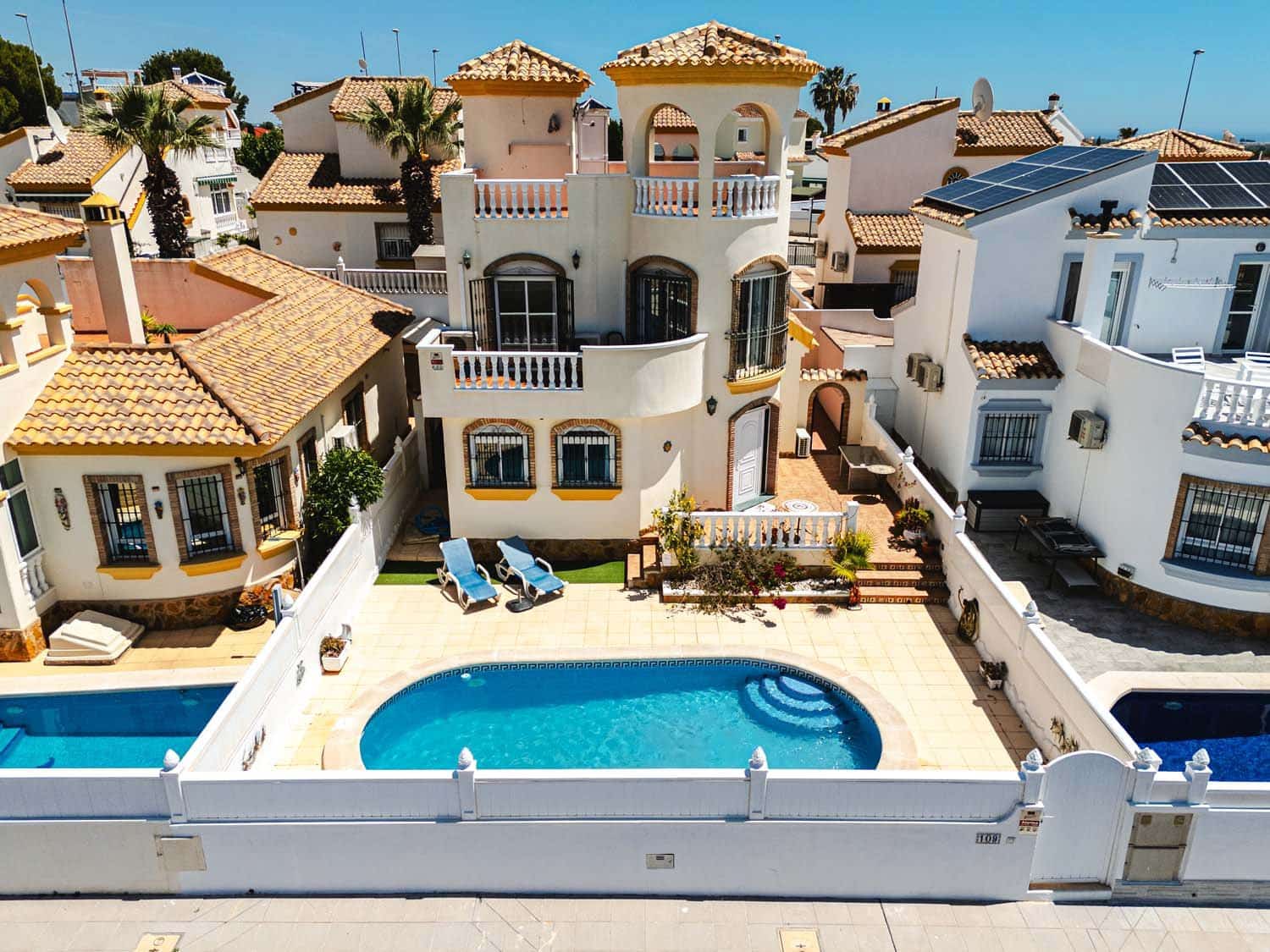 2 bedroom Villa for sale in Pinar de Campoverde with pool - € 299,500 (Ref: 9858276)