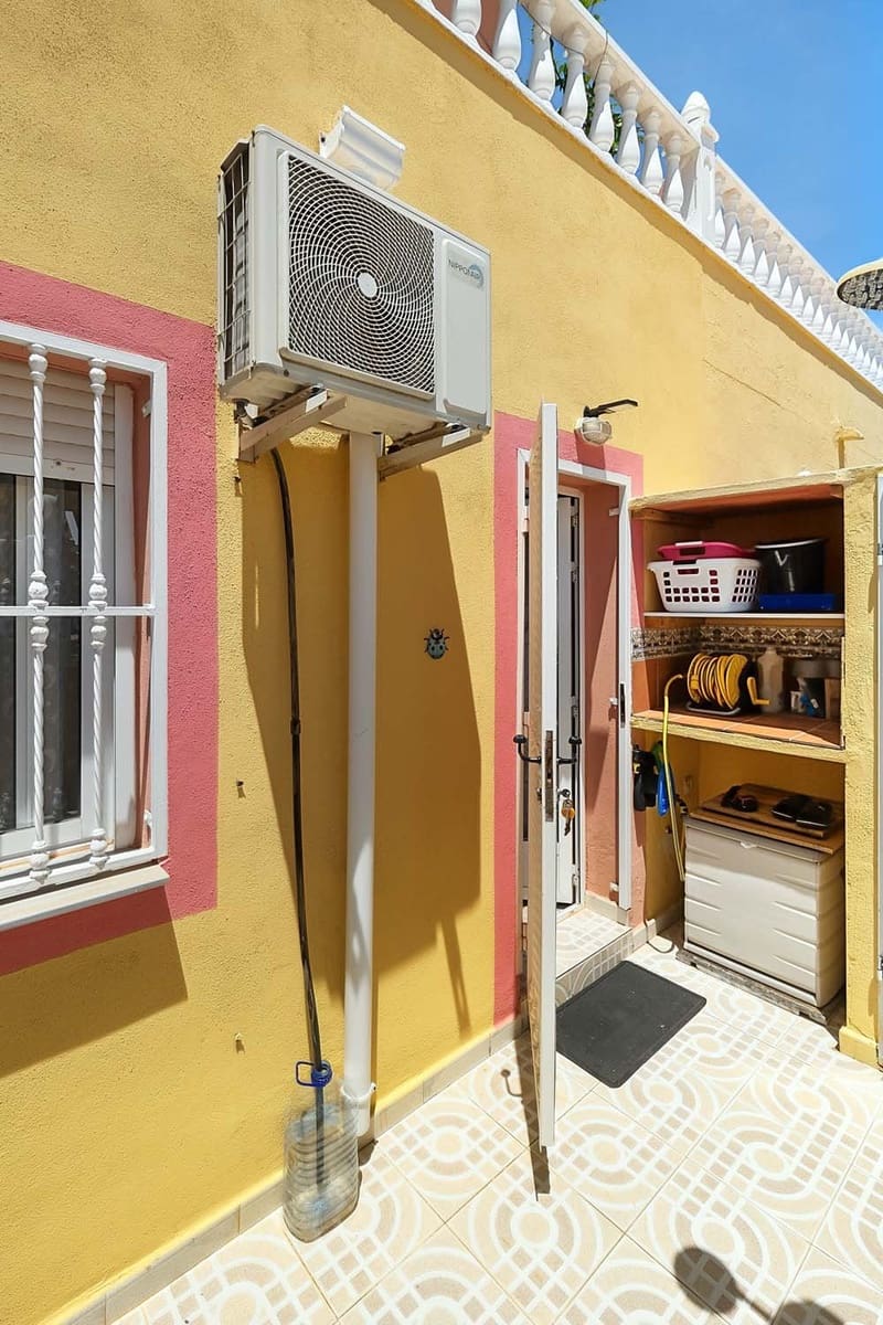 3 bedroom Townhouse for sale in Villamartin - € 179,900 (Ref: 9867688)