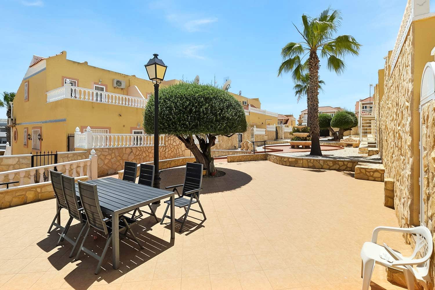 3 bedroom Townhouse for sale in Villamartin - € 179,900 (Ref: 9867688)