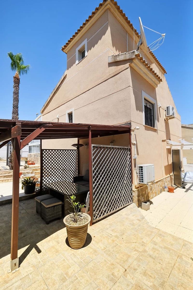 Chalet de 3 habitaciones en Pinar de Campoverde en venta - 249.000 € (Ref: 9889149)