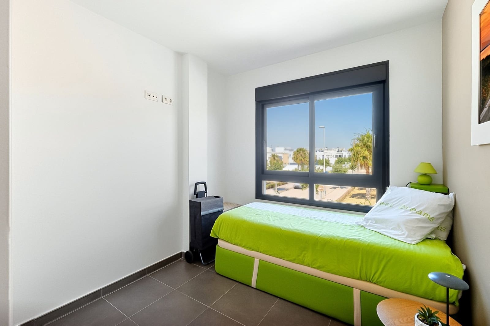 Apartamento de 2 habitaciones en Torre de la Horadada en venta - 289.000 € (Ref: 9910355)