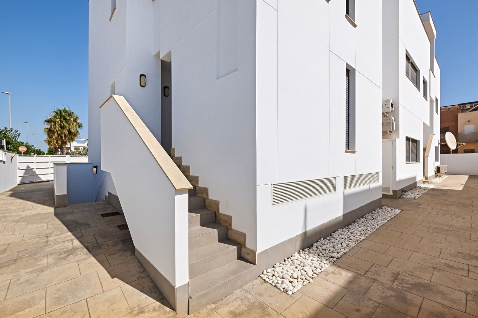 Apartamento de 2 habitaciones en Torre de la Horadada en venta - 289.000 € (Ref: 9910355)
