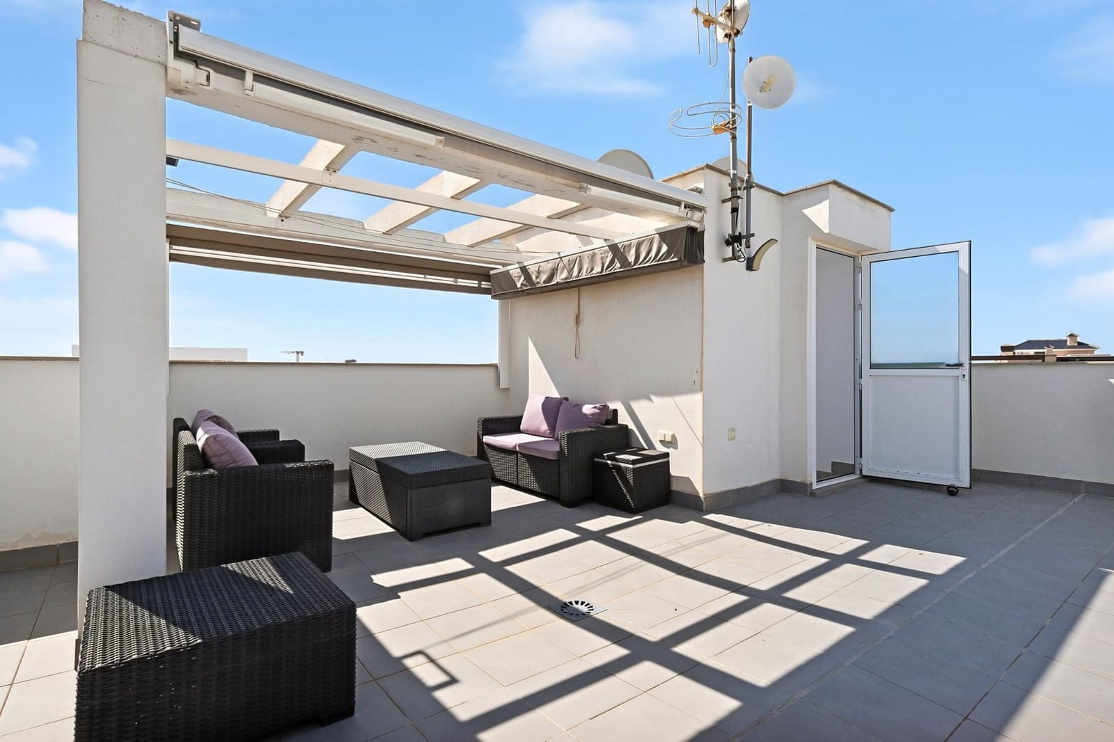 Apartamento de 2 habitaciones en Torre de la Horadada en venta - 289.000 € (Ref: 9910355)
