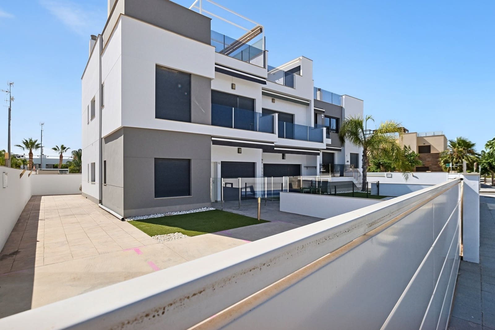 Apartamento de 2 habitaciones en Torre de la Horadada en venta - 289.000 € (Ref: 9910355)