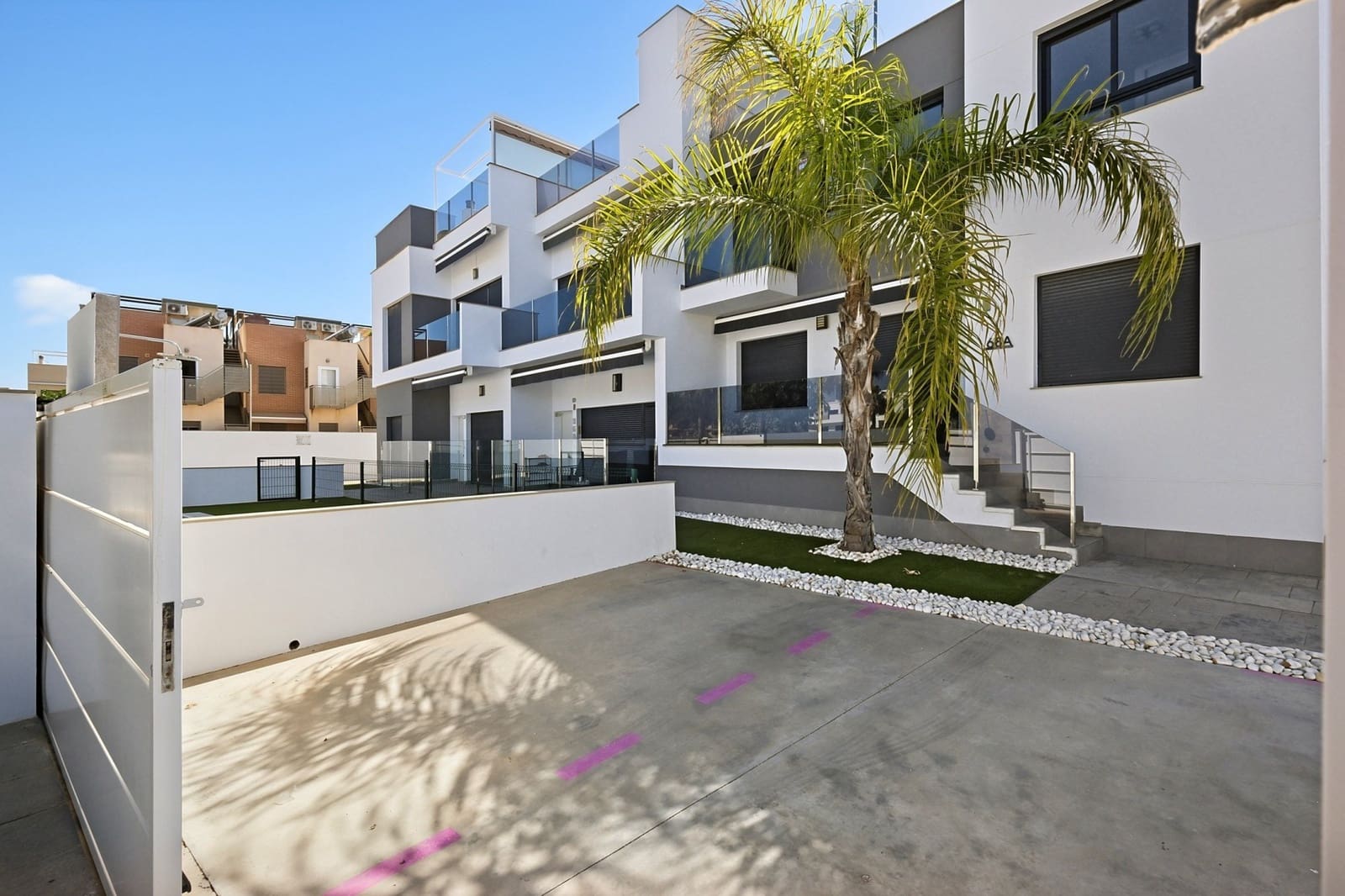 Apartamento de 2 habitaciones en Torre de la Horadada en venta - 289.000 € (Ref: 9910355)