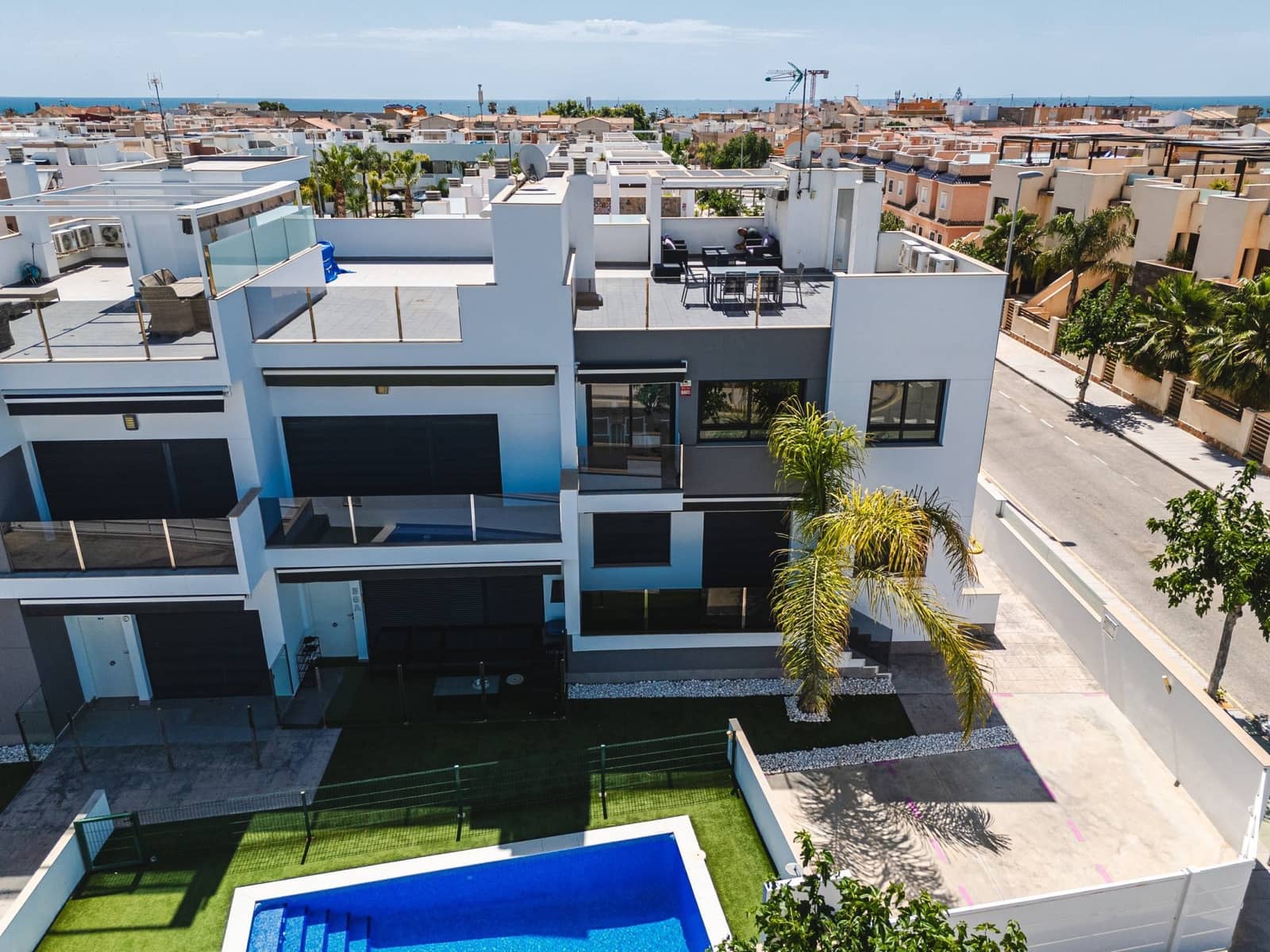 Apartamento de 2 habitaciones en Torre de la Horadada en venta - 289.000 € (Ref: 9910355)