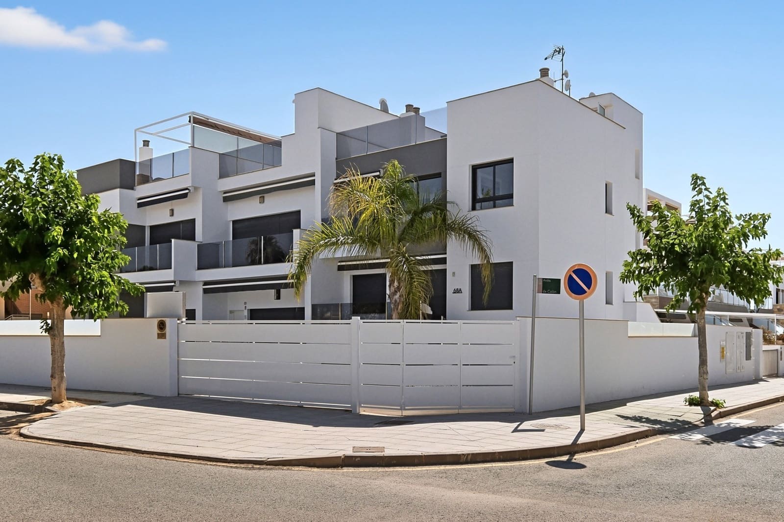 Apartamento de 2 habitaciones en Torre de la Horadada en venta - 289.000 € (Ref: 9910355)