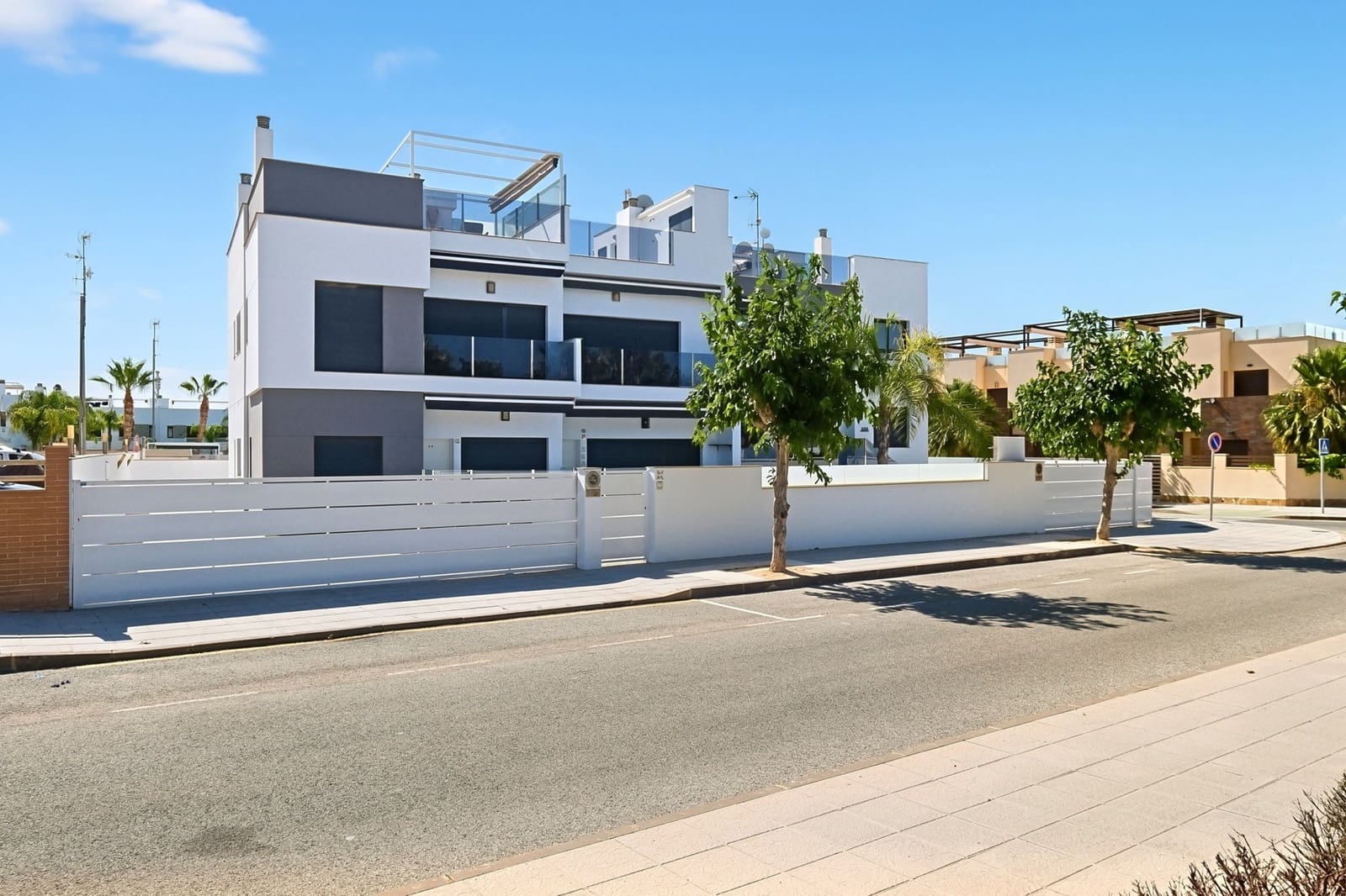Apartamento de 2 habitaciones en Torre de la Horadada en venta - 289.000 € (Ref: 9910355)
