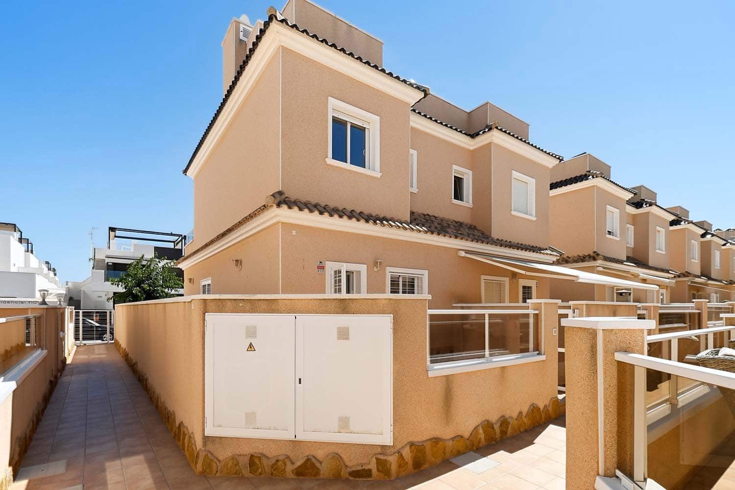 3 soveværelse Byhus til salg i Torre de la Horadada - € 365.000 (Ref: 9941826)