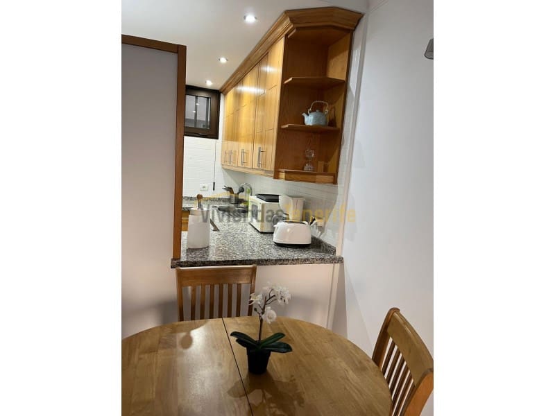 2 bedroom Apartment for holiday rental in Los Cristianos - € 220 (Ref: 9591864)