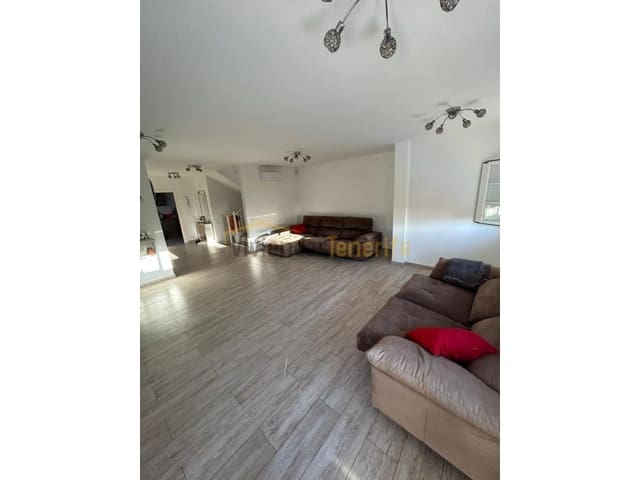 5 sovrum Villa till salu i Playa del Duque, Adeje med garage - 895 000 € (Ref: 9591875)