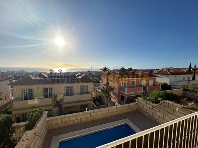 5 sovrum Villa till salu i Playa del Duque, Adeje med garage - 895 000 € (Ref: 9591875)