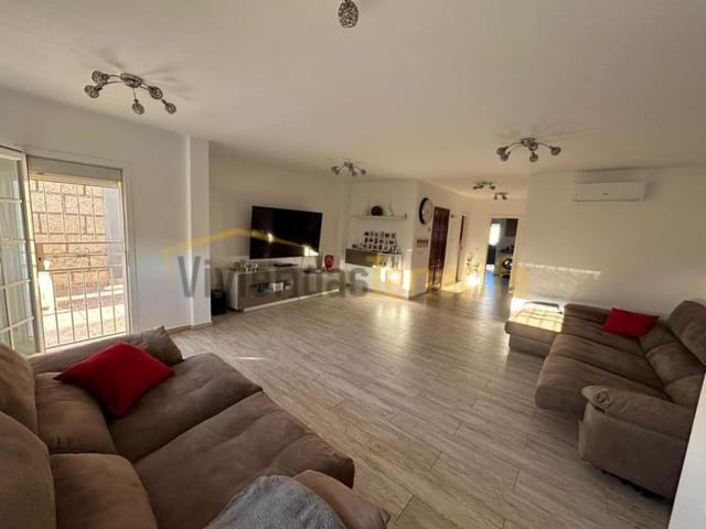 5 sovrum Villa till salu i Playa del Duque, Adeje med garage - 895 000 € (Ref: 9591875)