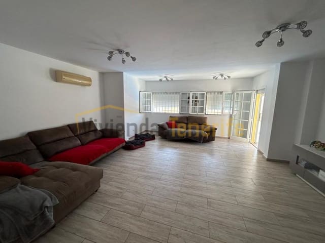 5 sovrum Villa till salu i Playa del Duque, Adeje med garage - 895 000 € (Ref: 9591875)