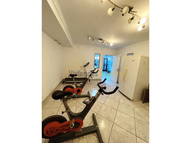 5 sovrum Villa till salu i Playa del Duque med garage - 895 000 € (Ref: 9591875)