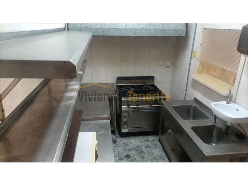 Kommersiell till salu i Los Cristianos - 150 000 € (Ref: 9591876)