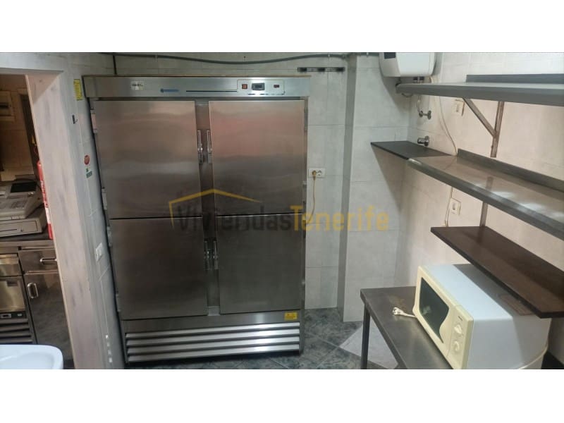 Kommersiell till salu i Los Cristianos - 150 000 € (Ref: 9591876)