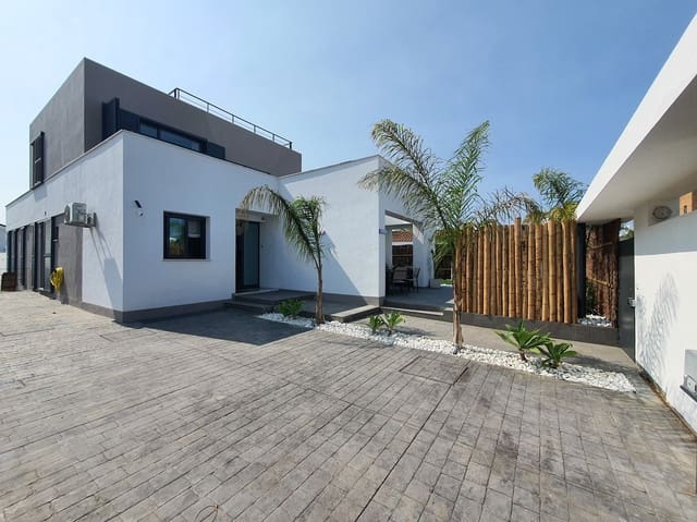 5 bedroom Villa for holiday rental in Conil de la Frontera with pool garage - € 2,800 (Ref: 9161830)