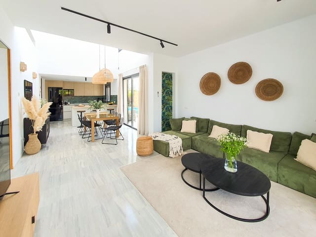 5 bedroom Villa for holiday rental in Conil de la Frontera with pool garage - € 2,800 (Ref: 9161830)