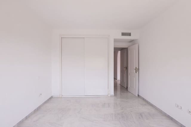 2 soverom Penthouse til salgs i La Reserva, Marbella med svømmebasseng garasje - € 299 000 (Ref: 9337058)