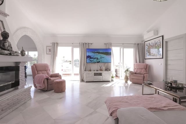 4 bedroom Villa for sale in Calahonda, Mijas with pool garage - € 1,250,000 (Ref: 9337059)