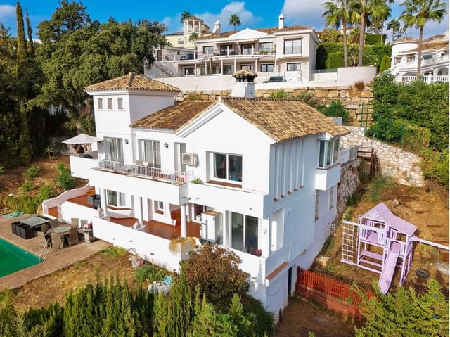 4 bedroom Villa for sale in Calahonda, Mijas with pool garage - € 1,250,000 (Ref: 9337059)