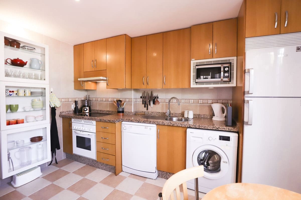 3 soveværelse Byhus til salg i Cabopino med swimmingpool garage - € 574.950 (Ref: 9337060)