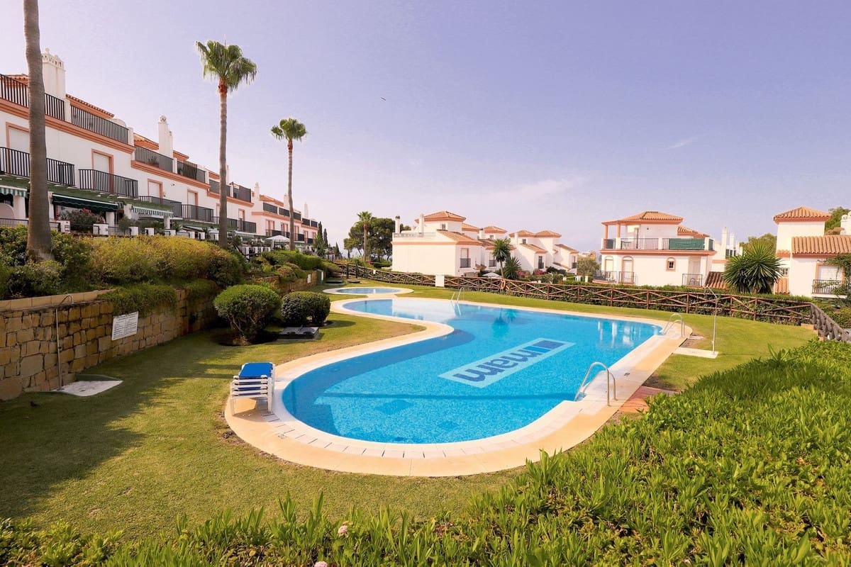 3 soveværelse Byhus til salg i Cabopino med swimmingpool garage - € 574.950 (Ref: 9337060)